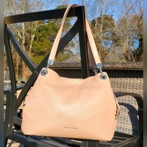 MICHAEL MICHAEL KORS Raven Large Leather Shoulder Bag in Soft Pink